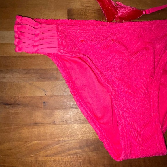 Vince Camuto Crochet Lace Tie Front Triangle Bra and bottom set - Picture 6 of 9